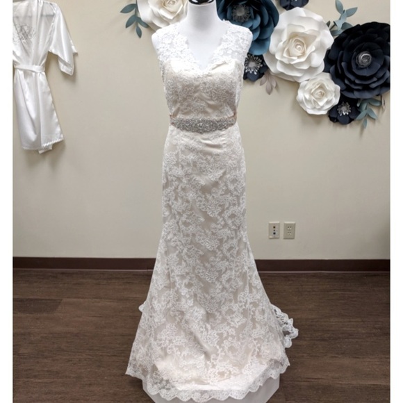 Dresses & Skirts - Mermaid lace wedding dress bridal gown Sample 8 street Size 4 6 recommended